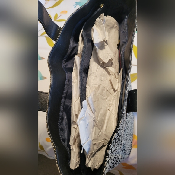 Tommy Hilfiger Tote Bag - Picture 3 of 3